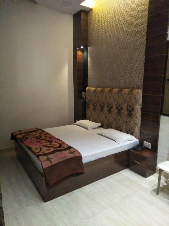 Hotel Brown Лудхиана Экстерьер фото