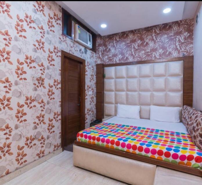 Hotel Brown Лудхиана Экстерьер фото